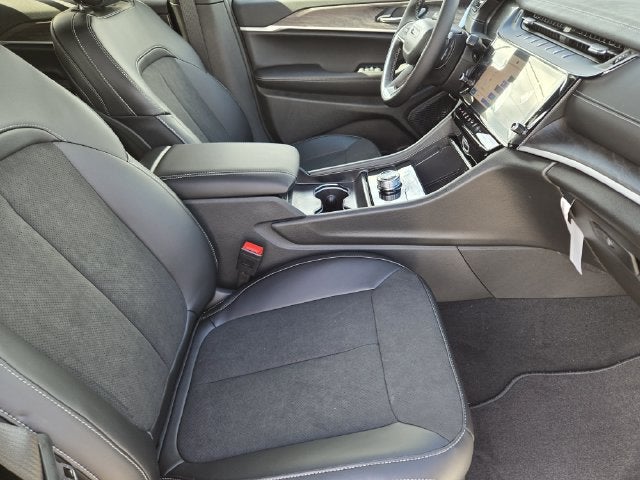 2027 Jeep Grand Cherokee Altitude