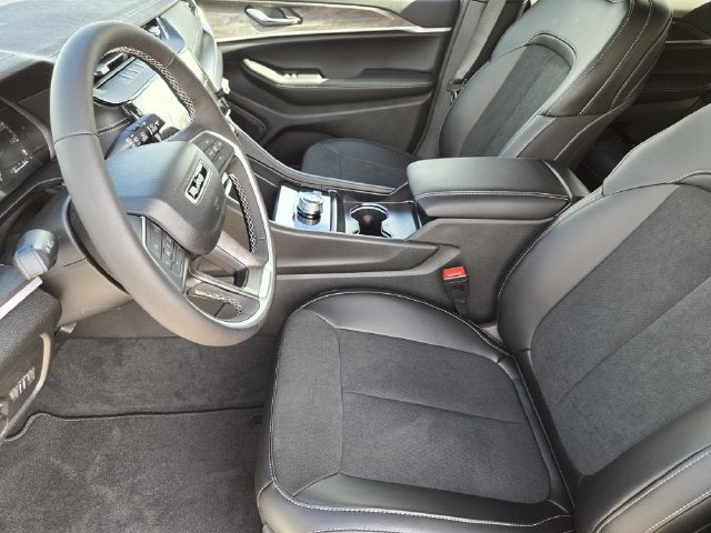 2027 Jeep Grand Cherokee Altitude