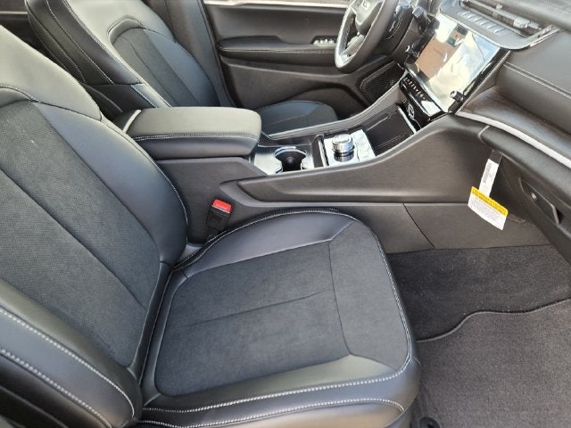 2027 Jeep Grand Cherokee Altitude