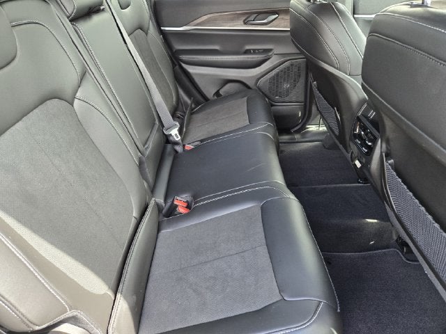 2027 Jeep Grand Cherokee Altitude