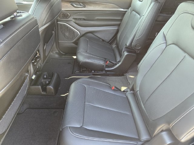 2027 Jeep Grand Cherokee L Limited Reserve
