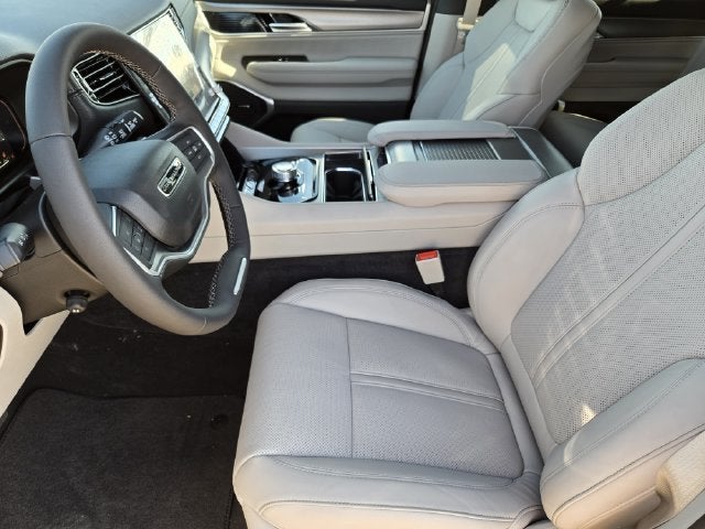 2027 Jeep Grand Wagoneer 4x2