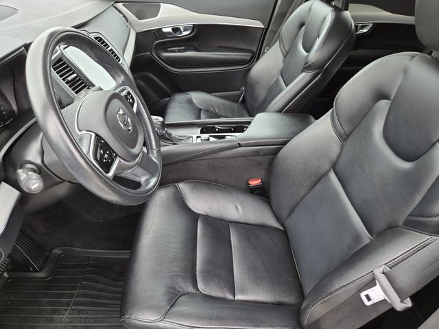 2022 Volvo XC90 T5 Momentum