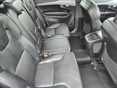 2022 Volvo XC90 T5 Momentum