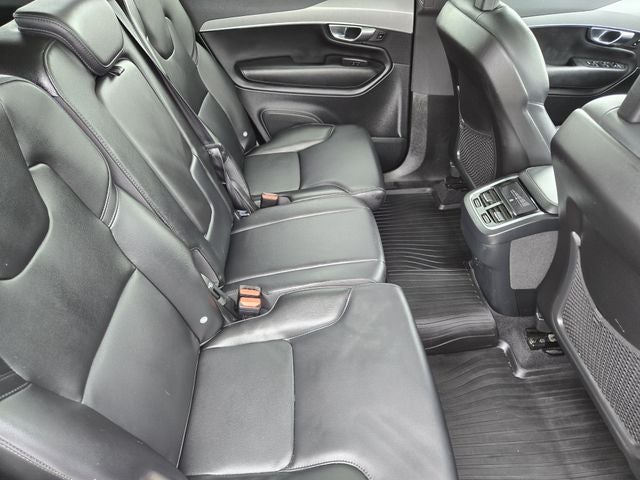 2022 Volvo XC90 T5 Momentum