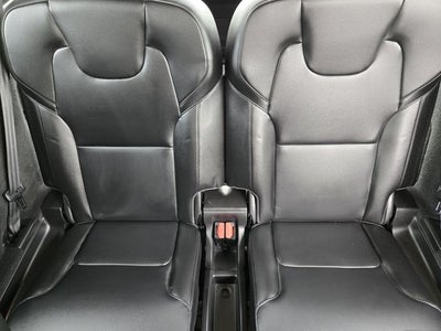 2022 Volvo XC90 T5 Momentum
